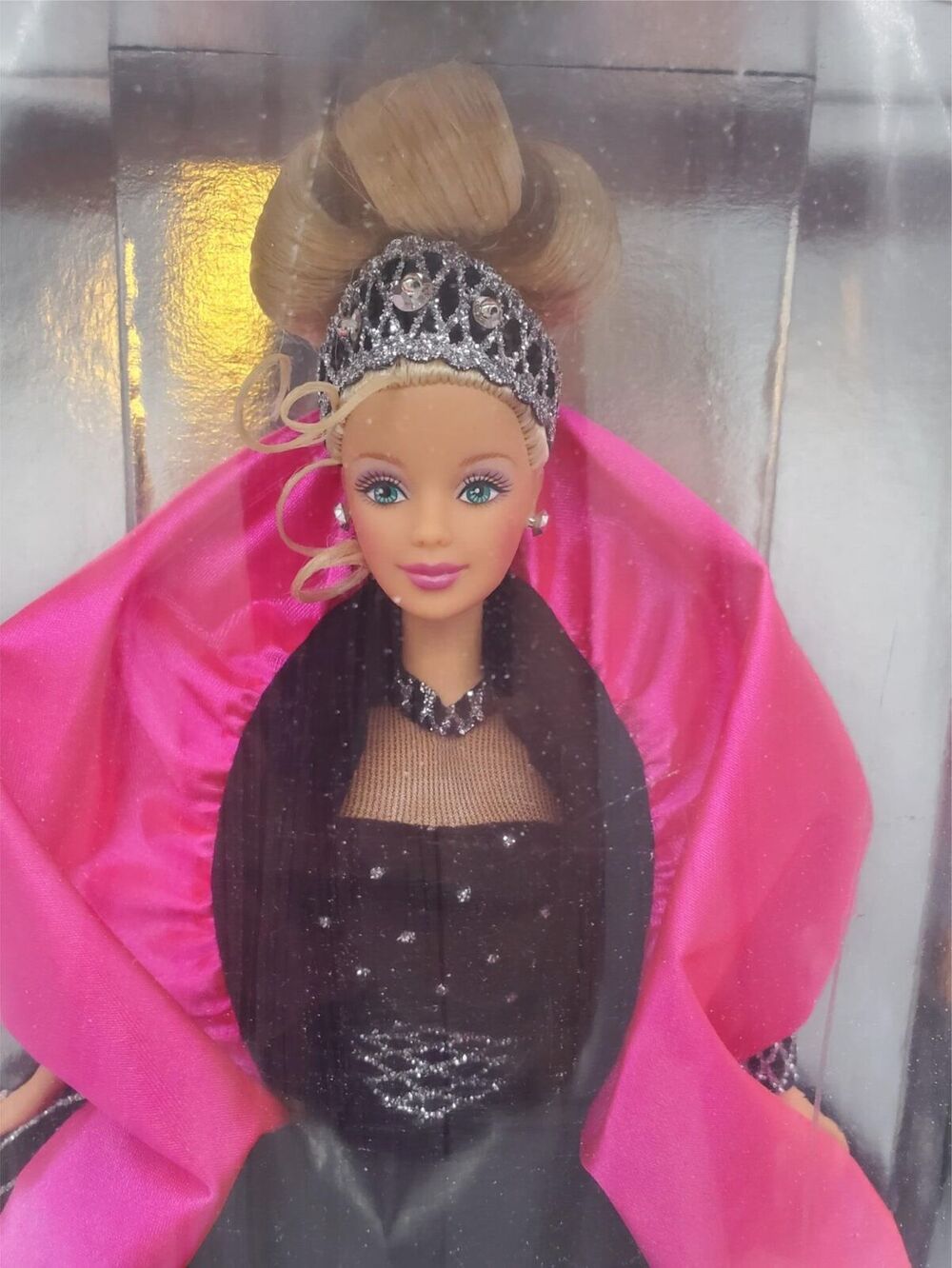 Barbie - Happy Holidays Barbie Doll - 20200 1998